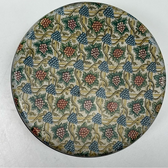 Vintage Peek Freans London, England biscuit tin with medieval hunting scenes - Picture 7 of 11